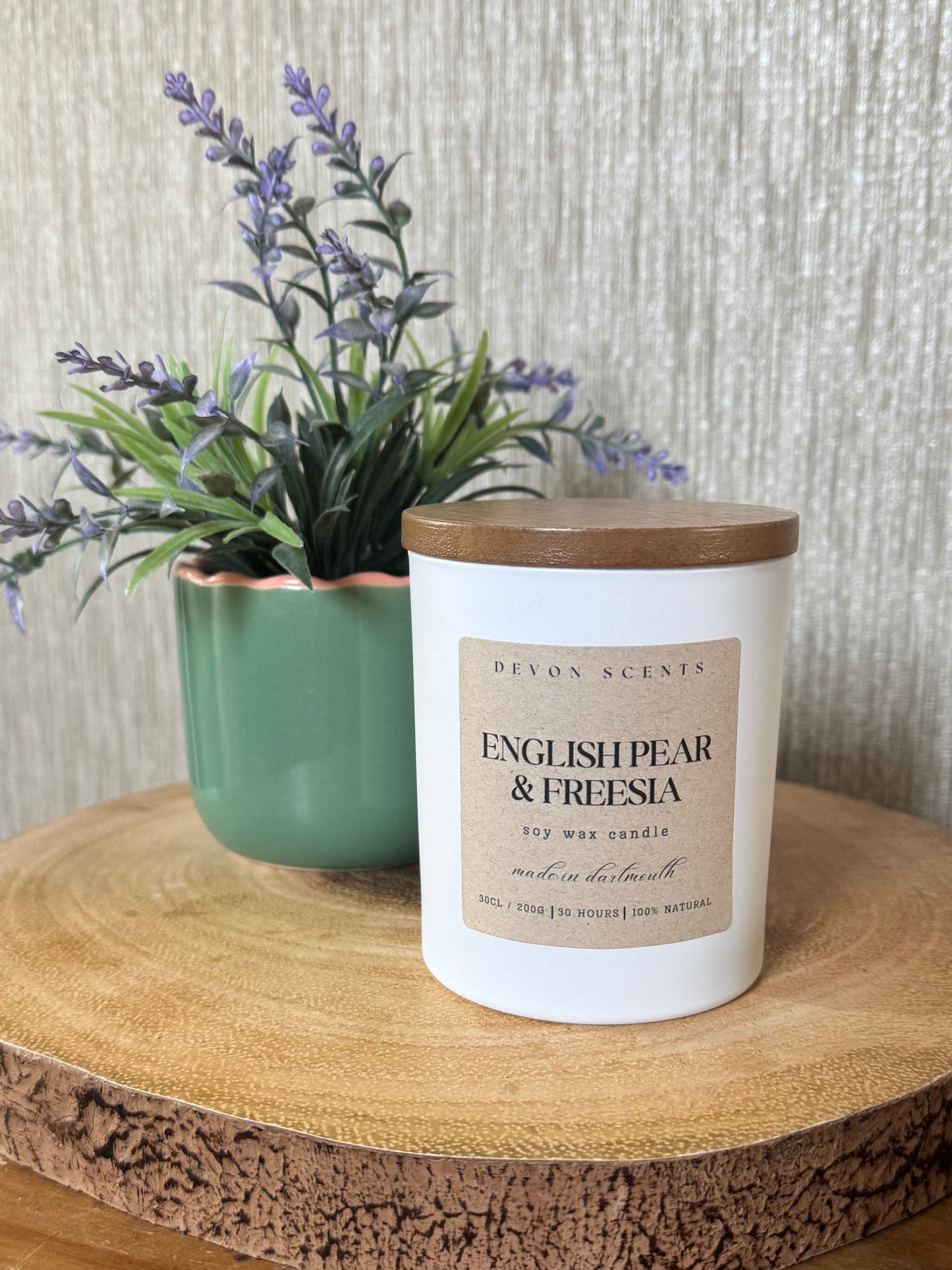 30cl English Pear & Freesia Candle