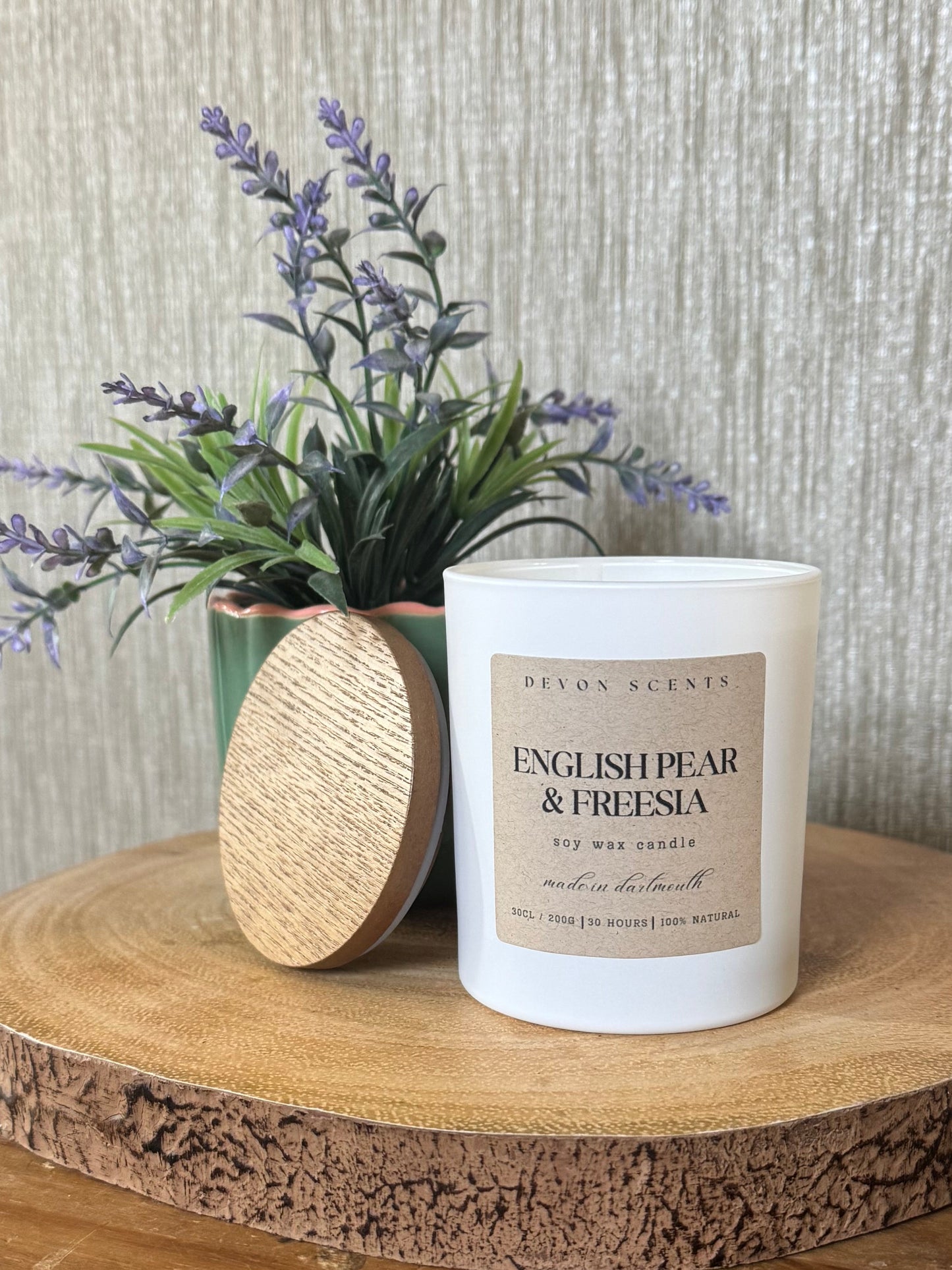 30cl English Pear & Freesia Candle