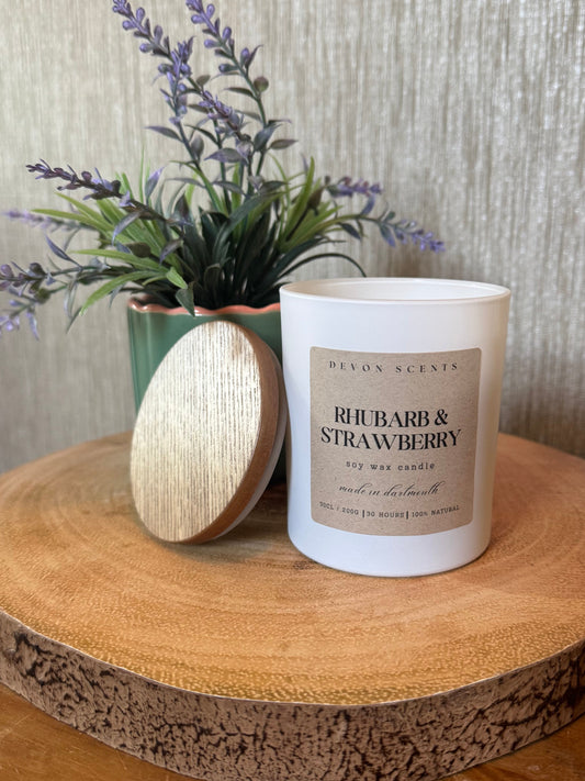 30cl Rhubarb & Strawberry Candle