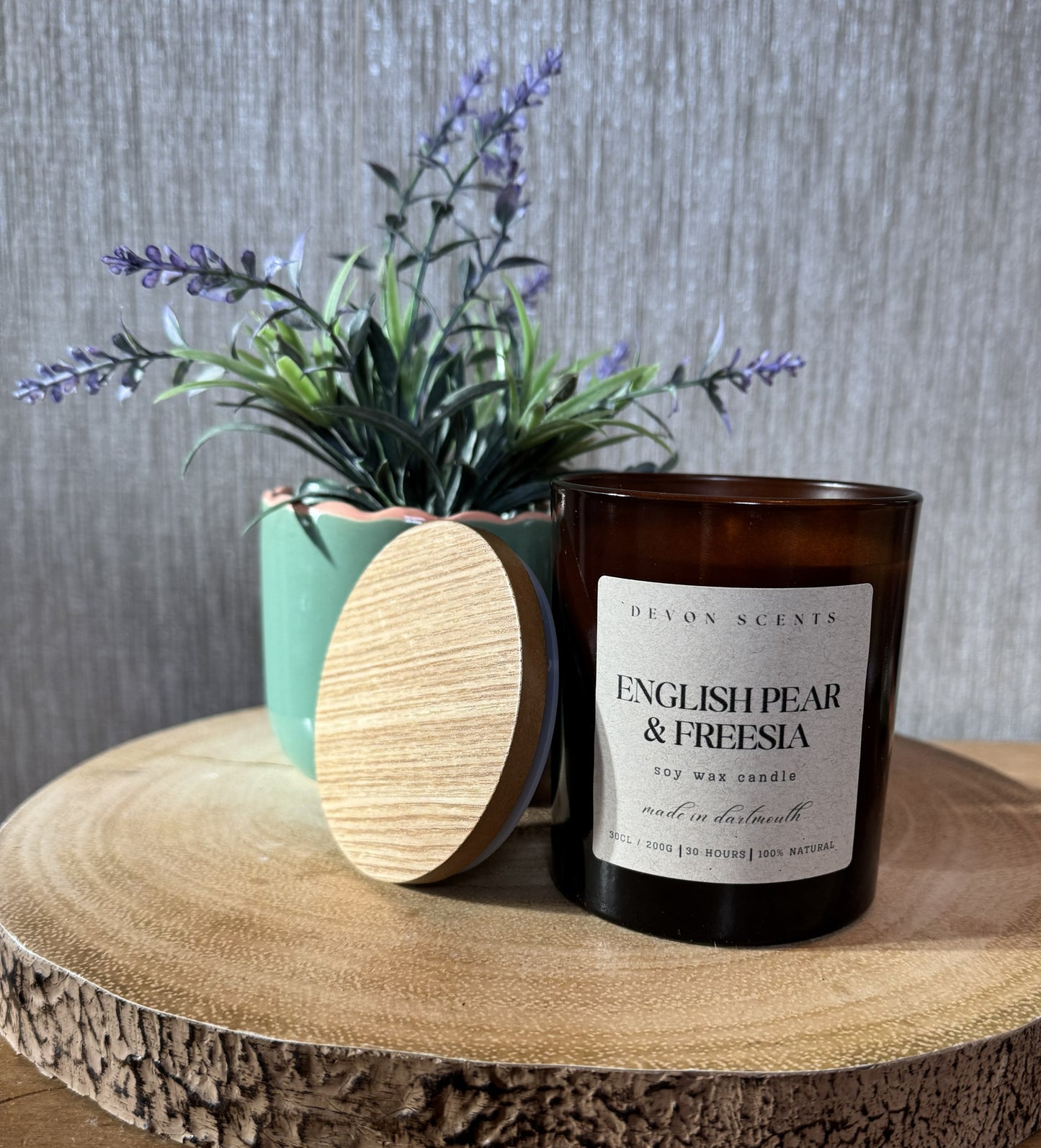 30cl English Pear & Freesia Candle