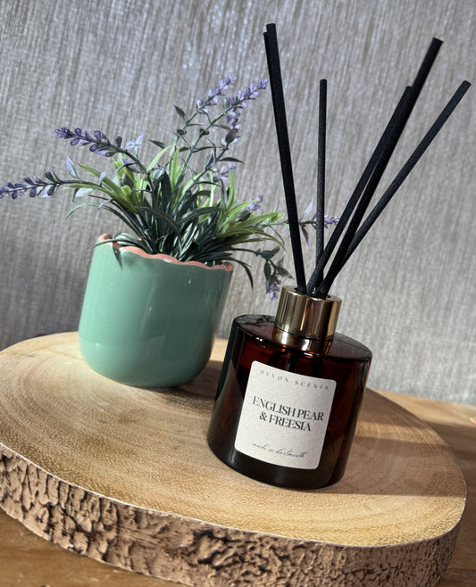 'English Pear & Freesia' Amber Reed Diffuser